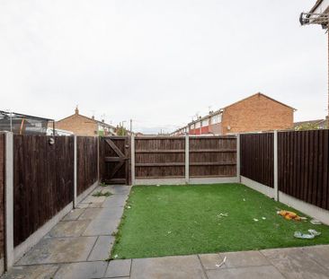 4 bedroom semi-detached house to rent - Photo 4