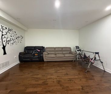 For Lease - 3252 Equestrian Crescent, Mississauga, Ontario - Photo 4