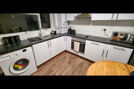 5 Bed Semi-Detached House, Brooks Road, E13 - Photo 4