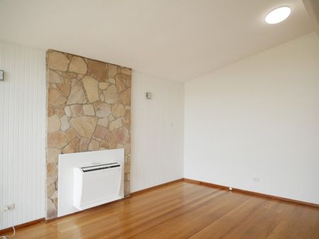 Charming Family Home - Photo 2