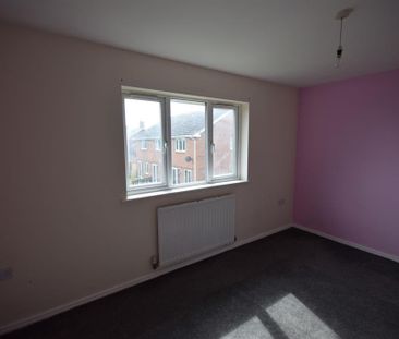 3 bedroom end of terrace house to rent - Photo 3