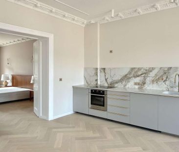 Luxuriöse, stilgetreu sanierte Wohnung im historischen Stadtkern - Photo 2