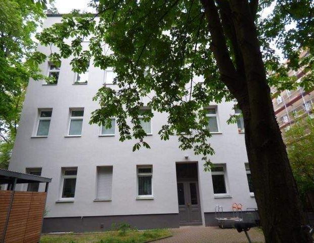 Großzügig geschnittene Wohnung in zentraler Wohnlage ***abgez. Dielenfußboden*** - Photo 1