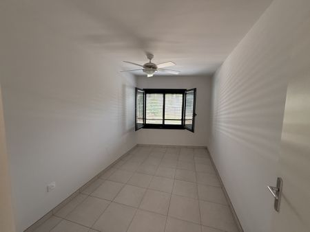 Location Appartement 3 pièces 68m² ST DENIS 97490 - Photo 3