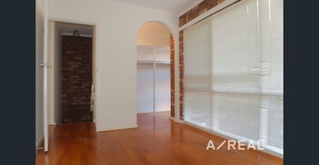 Light-Filled Oasis Moments from Glenferrie Road - Photo 4