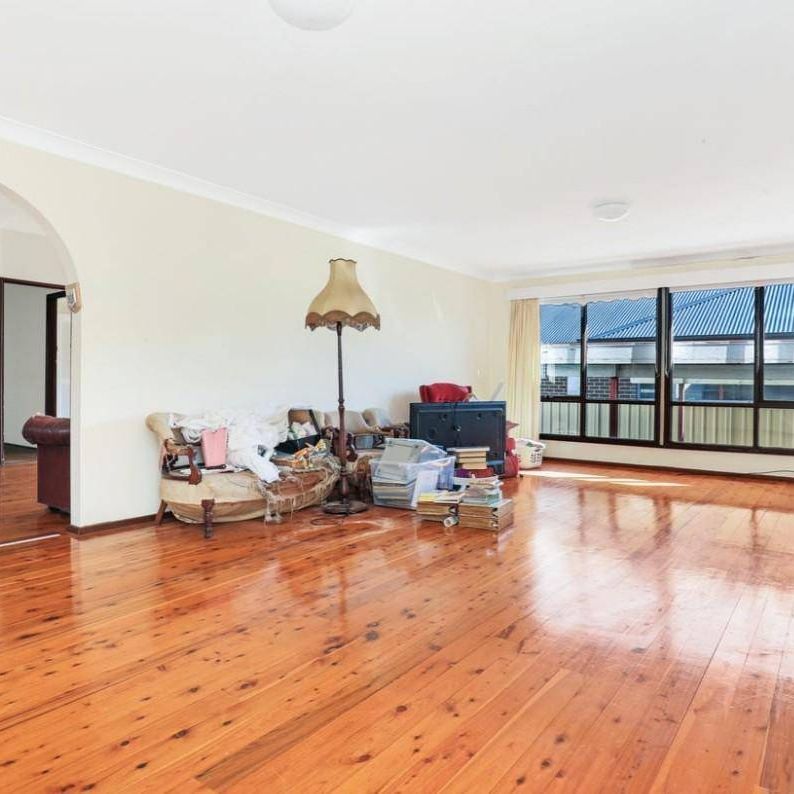 Charming 3-Bedroom Cottage with Studio | Spacious Living in Prime Fairy Meadow Location - Photo 1