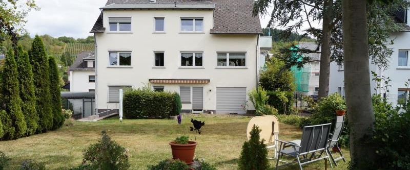 Konz, helle 3-Zimmer-Dachgeschosswohnung mit Einbauküche, Balkon und Garage - Photo 1
