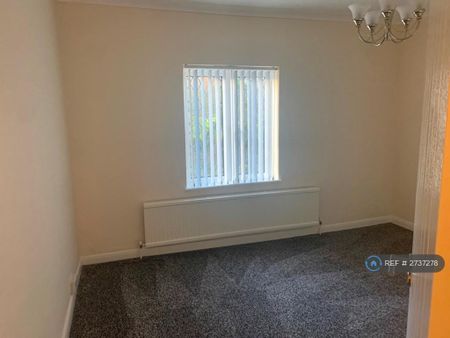 3 bedroom semi-detached house to rent - Photo 4