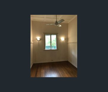 Three bedroom Family Home - Photo 6