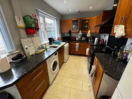 5 bedroom terraced house to rent - Photo 5