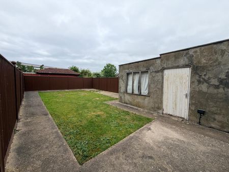 3 bedroom semi-detached house to rent - Photo 4