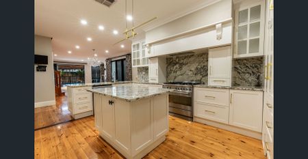 Entertainers Dream, Two Storey + 5x Bedrooms + Solar Heated Pool + 80sqm Tradesman Shed - Photo 2