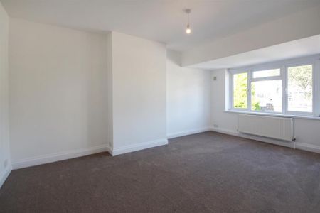 4 bedroom semi-detached bungalow to rent - Photo 5