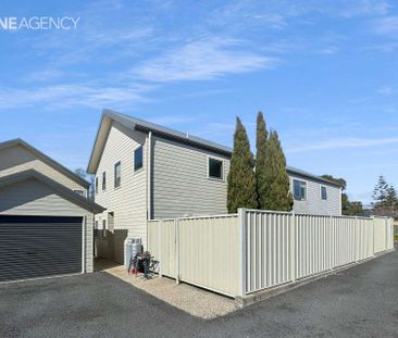 Stylish, Spacious & Low Maintenance - Photo 5