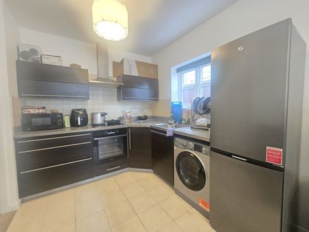 Ladysmith Road, Enfield, EN1 - Photo 3