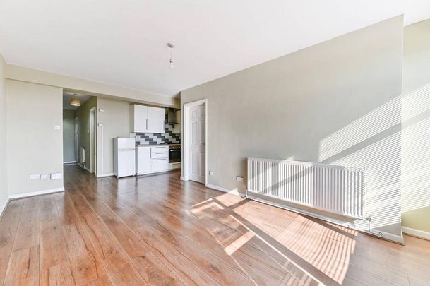 2 bedroom mews to rent - Photo 1