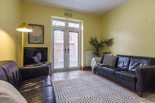 6 bedroom house to rent - Photo 1