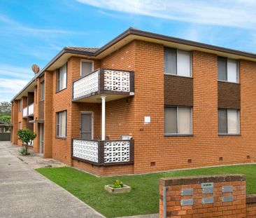 Three bedroom ground floor unit - Photo 5