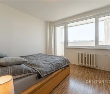 Útulný byt 2+kk s krytou lodžií, sklepem a otevřeným výhledem, k di... - Fotografie 4