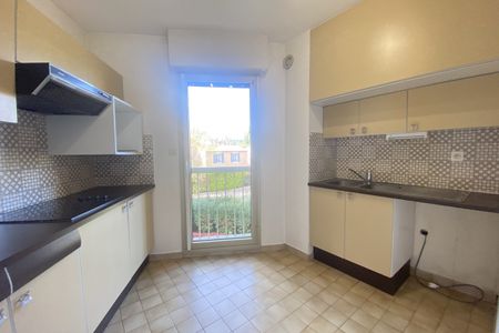 Appartement type 3 pièces loué vide avec garage et cave dans - Photo 3