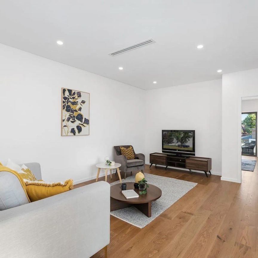 Five Bedroom Luxury Duplex With North Facing Aspect - Photo 1