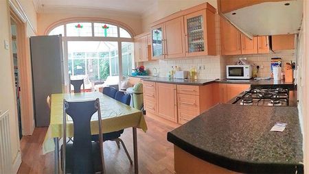 6 bedroom semi-detached house to rent - Photo 5