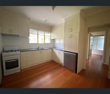 Great 2 bedroom home ideally located - Photo 4