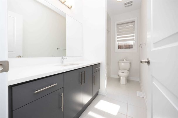 For Lease - 10 Sprucedale Way, Whitchurch-Stouffville, Ontario - Photo 1