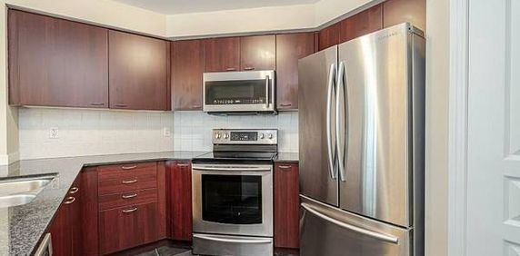 Finch/Yonge-Beauty!Freshly Painted 1056 sqft 2Bd+Den 2Pkg &Locker - Photo 2