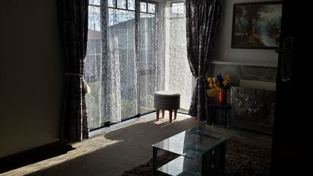 Very nice 2 bedroom Waverley home - Photo 2