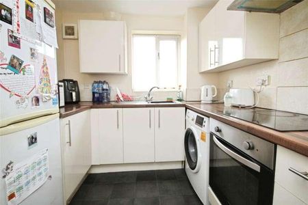 Chantress Close, Dagenham, RM10 - Photo 2