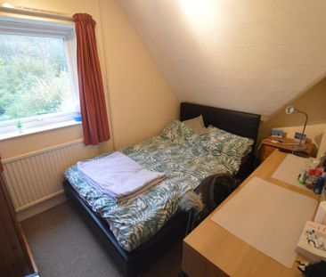 4 bedroom semi-detached house to rent - Photo 5