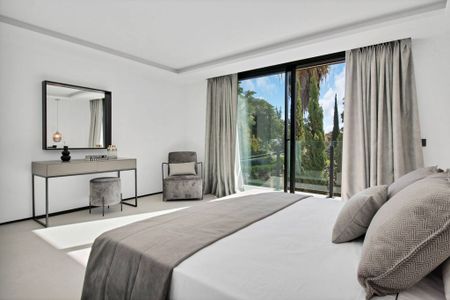 5 bedroom luxury Villa for rent in Nueva Andalucia, Spain - Photo 5