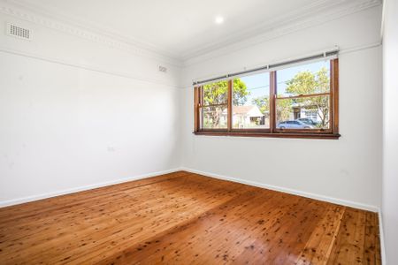 Spacious Family Home in Prime Location - Photo 2