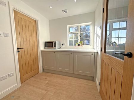 2 bedroom semi-detached house to rent - Photo 2