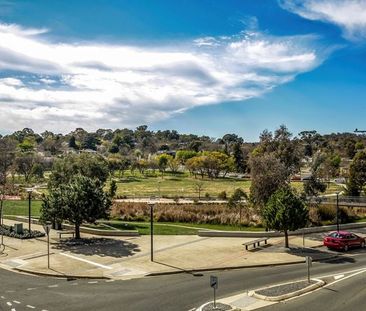 North facing with views over parkland! - Photo 5