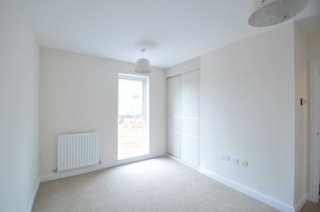 Augustine Apartment, Hawker Drive, Addlestone, KT15 - Photo 4