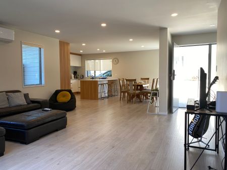 near new modern townhouse - Photo 2