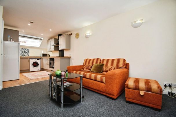 2 bedroom Flat To Let Total Size: 603 SQ FT - Photo 1