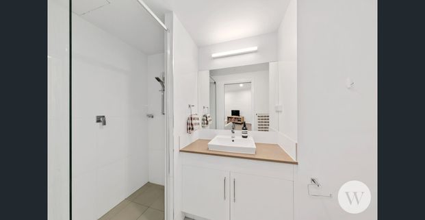 Ground floor unit available 9 December! - Photo 1