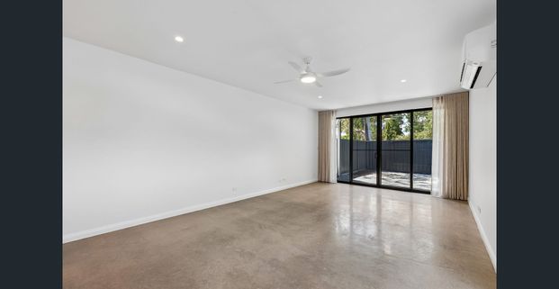 BRAND NEW Modern 3 Bedroom Home in St Agnes RENT NOW! - Photo 1