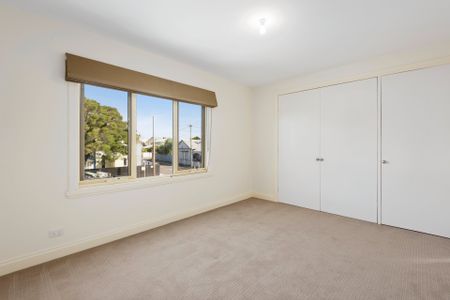 2/1 Cliff Street, Rippleside - Photo 4