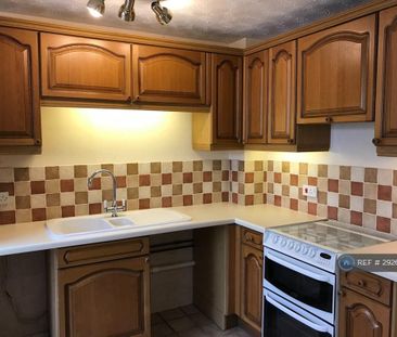 2 bedroom semi-detached house to rent - Photo 5