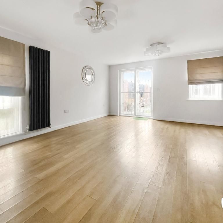 4 bedroom end of terrace house to rent - Photo 1