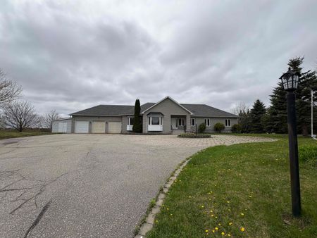 For Lease - 17 Ing Court, Aurora, Ontario - Photo 3