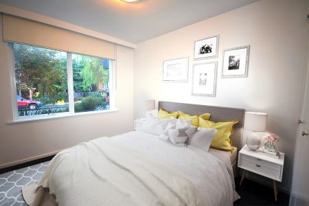 SPACUOUS GROUND FLOOR IN LEAFY STREET - Photo 2