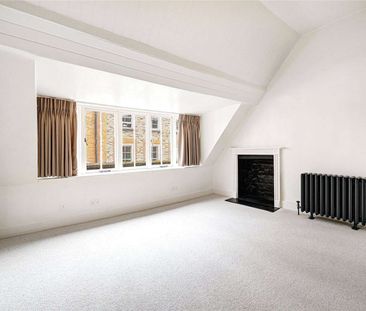 A beautifully restored townhouse offering contemporary living in the heart of Soho. - Photo 2