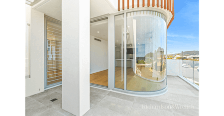 Architecturally Designed Beachside Townhouse with Breathtaking Ocean Views - Photo 4