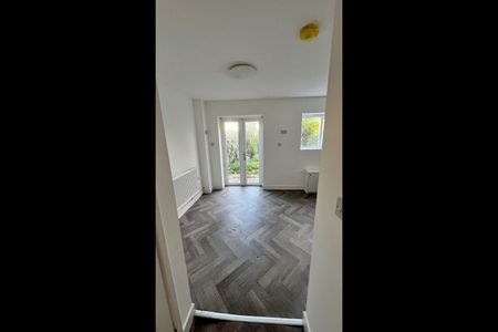 1 Bed Flat, Dolphin Road, B11 - Photo 3