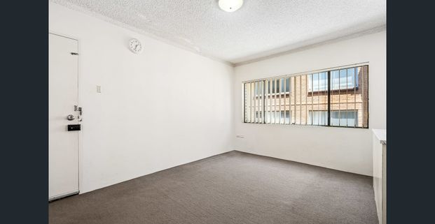 2 bedrooms unit in a most desirable location - Photo 1